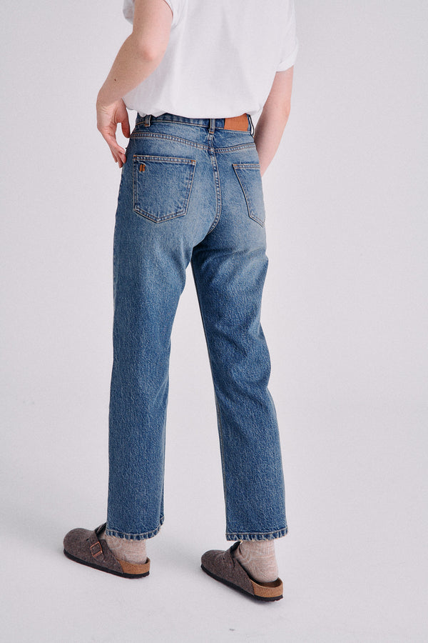 Jean used blue Harper 3