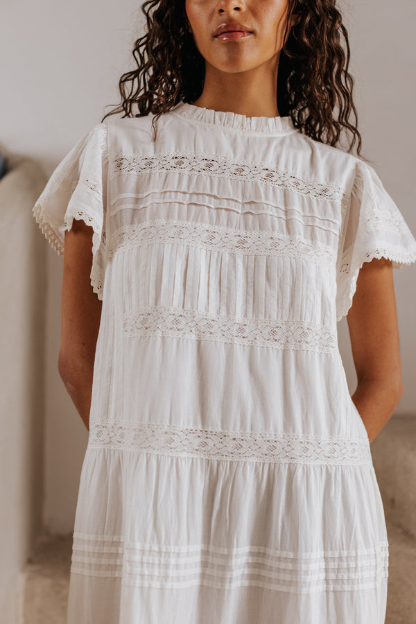 Judith white dress