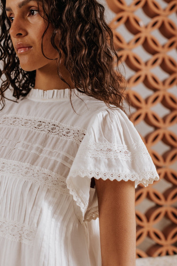 Judith white dress